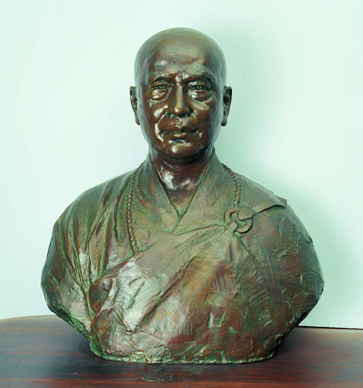 覺心法師半身像