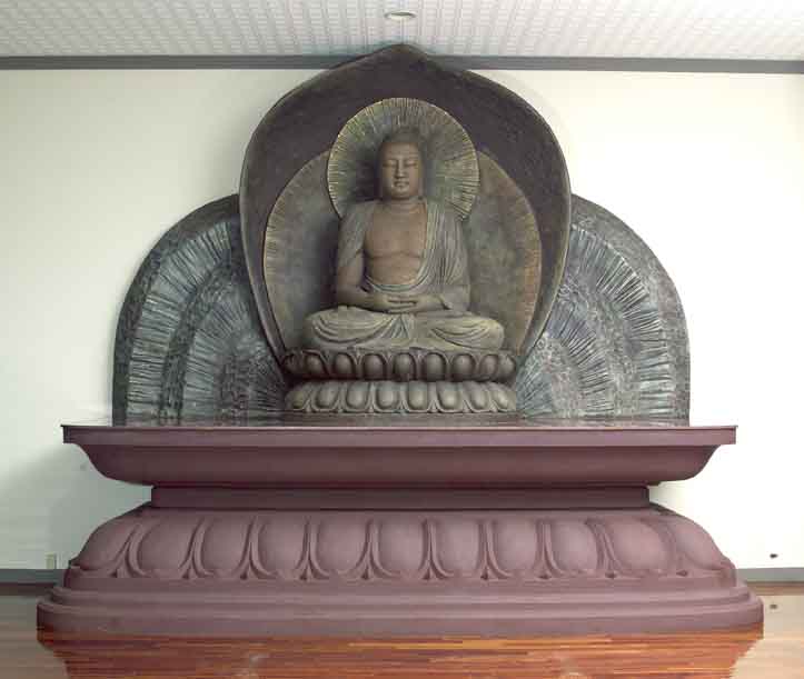 毘盧遮那佛趺坐像及背光