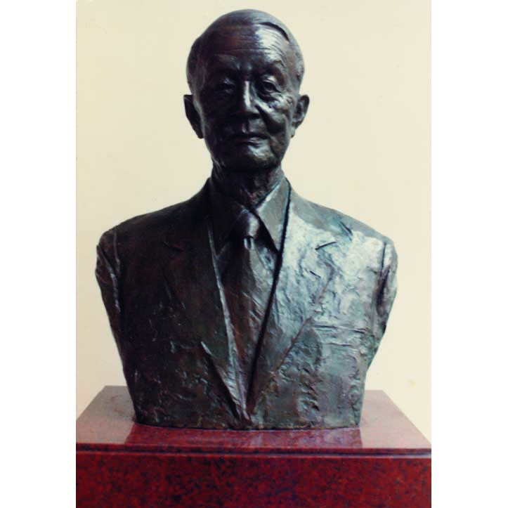 杜聰明博士胸像